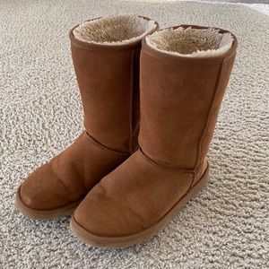 Tall chestnut ugg boots, size 8